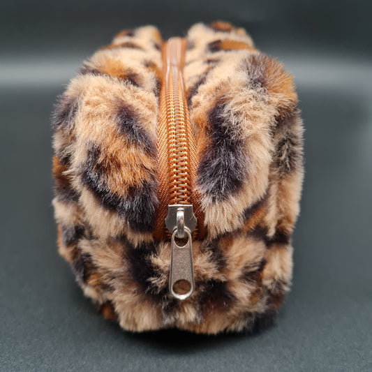 Flauschige Kosmetiktasche LEO