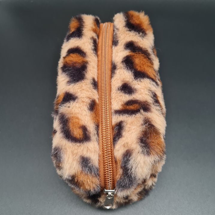 Flauschige Kosmetiktasche LEO