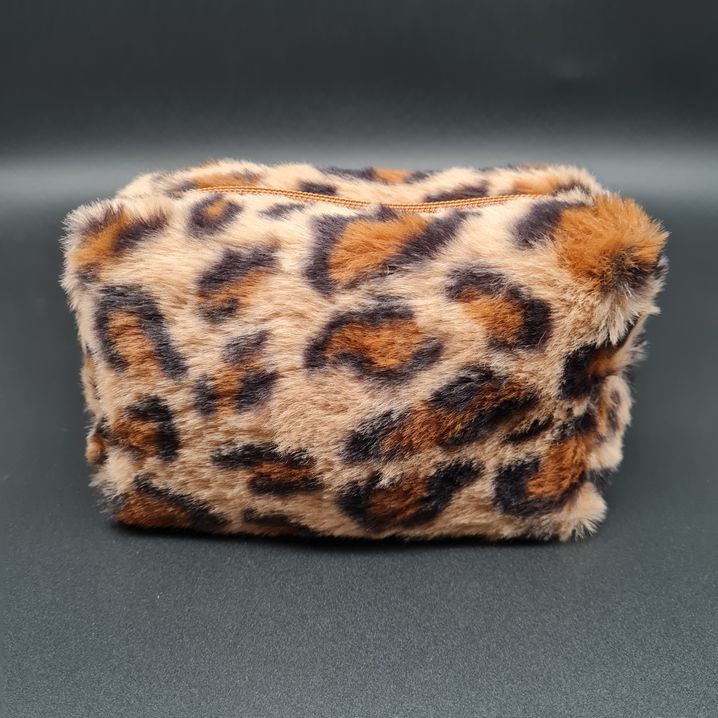 Flauschige Kosmetiktasche LEO