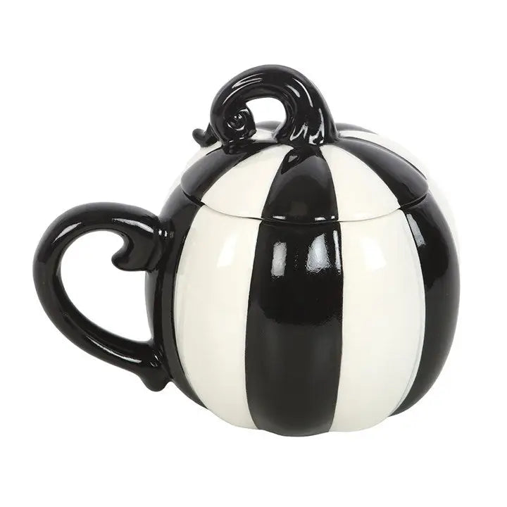 Kürbistasse schwarz-weiß gestreift